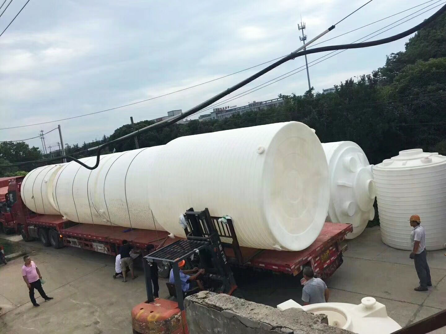 塑料托盤、垃圾桶等塑料品有貨，再熱林輝都按時發(fā)貨！