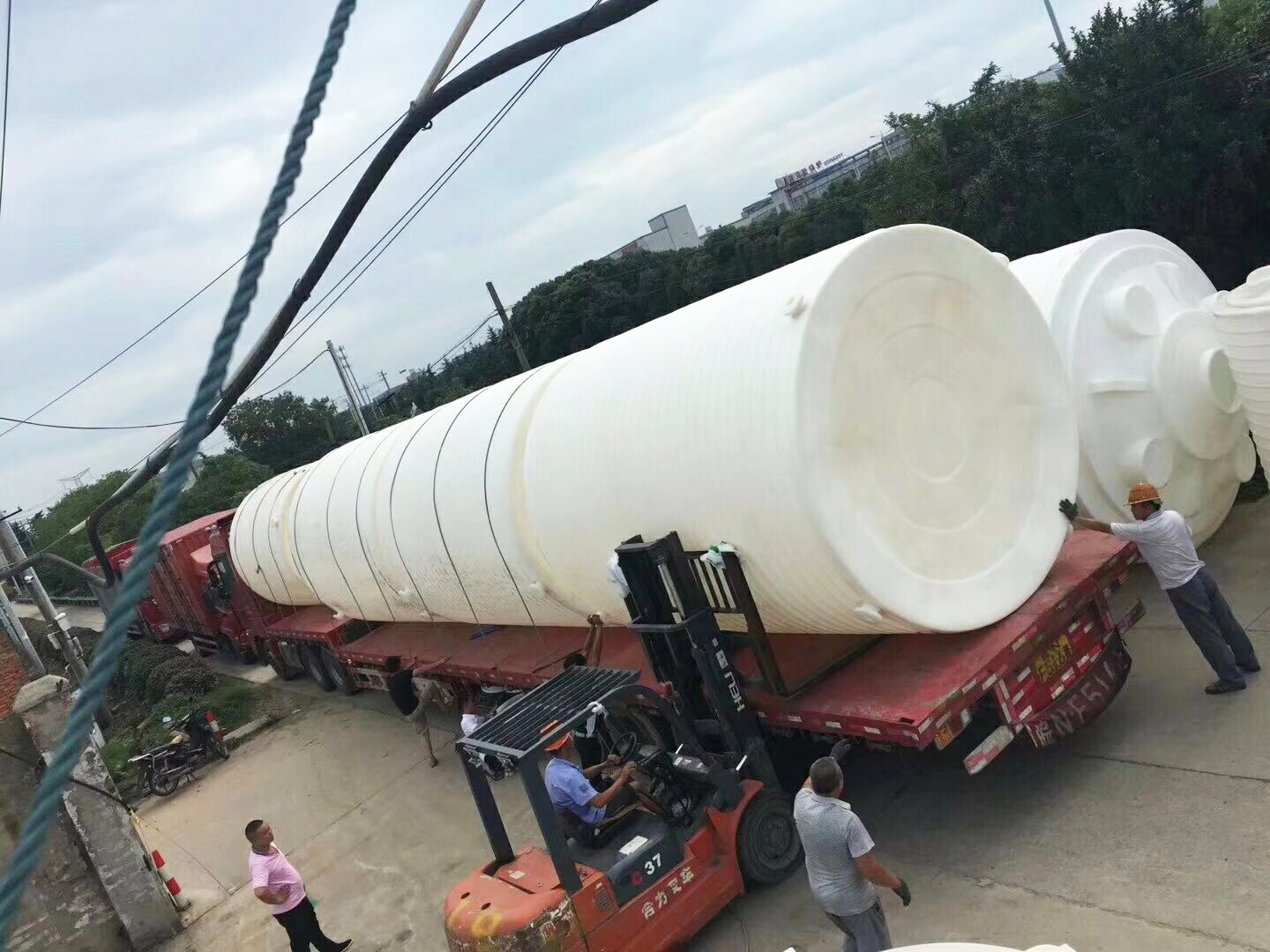 塑料托盤、垃圾桶等塑料品有貨，再熱林輝都按時發(fā)貨！